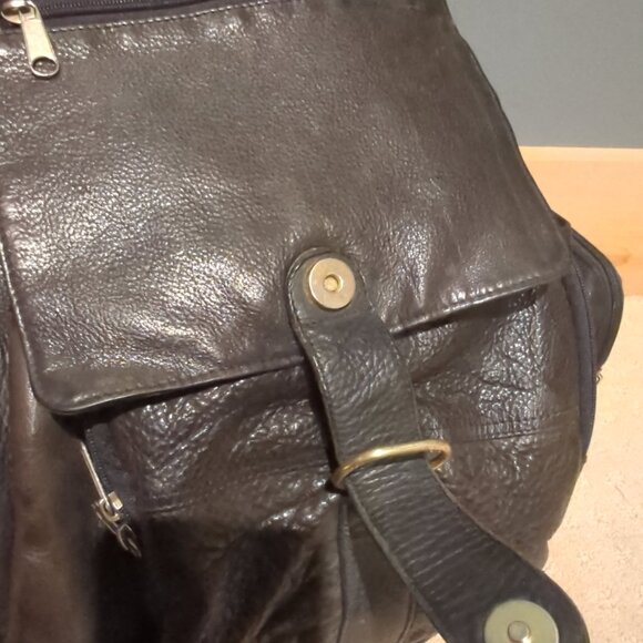 Boulder Ridge Leather Backpack - Picture 8 of 16